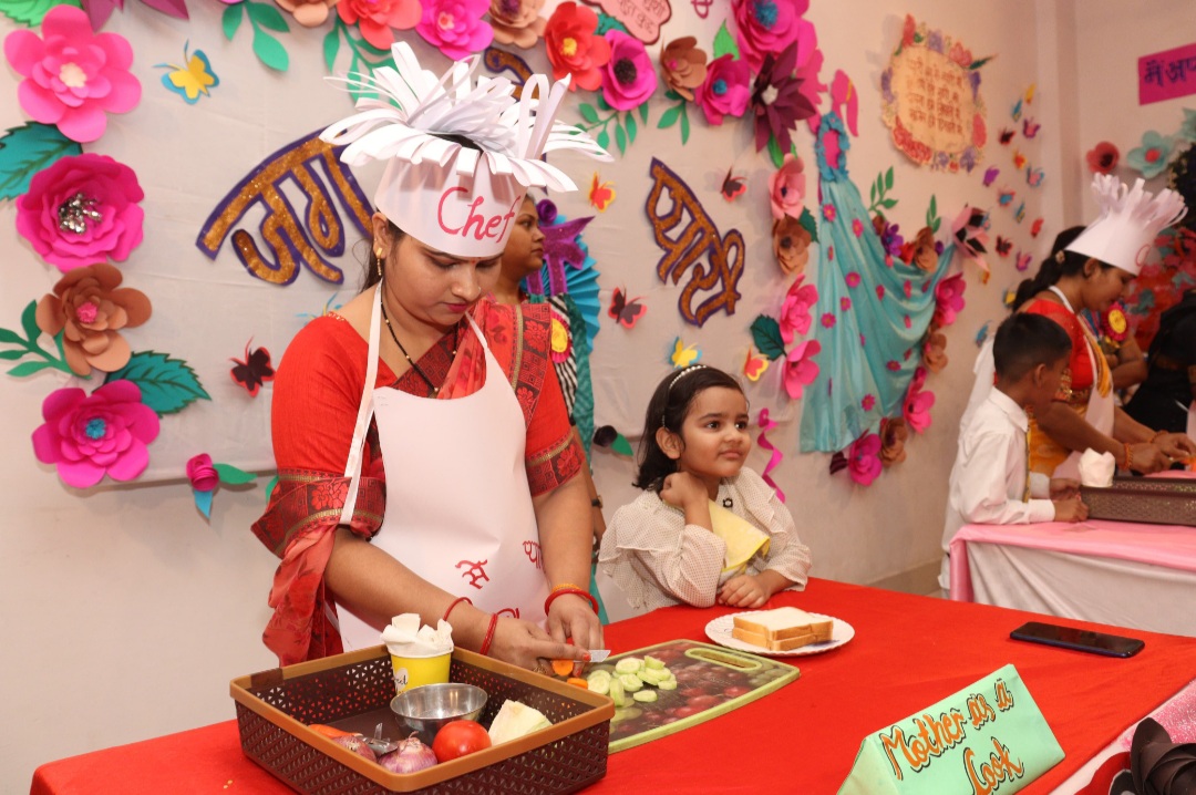 जग से प्यारी माँ: बच्चे व समाज के प्रति निभाये जाने वाले भूमिकाओं पर आधारित खेलों का आयोजन