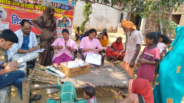 70 मरीजों का स्वास्थ चेकअप एवं दवा वितरण, 20 का बना आयुष्मान कार्ड