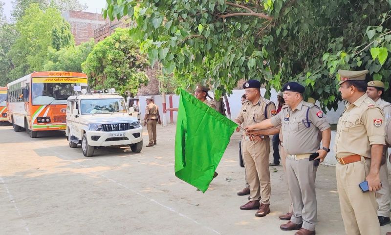 पालिस आरक्षी के 60244 पदों भर्ती मे चयनित अभ्यर्थी 8 बसों से लखनऊ रवाना