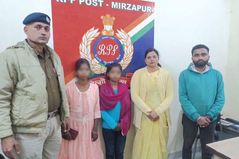 ऑपरेशन “नन्हे फरिश्ते”: दो नाबालिग बालिकाओं को चाइल्ड हेल्प डेस्क को सुपुर्द किया गया