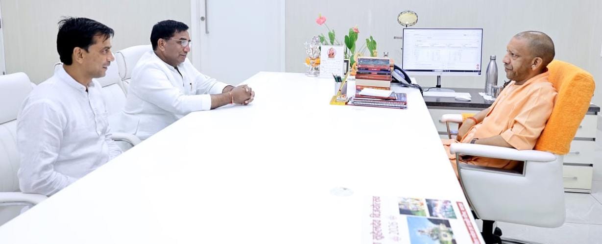 सीएम से मिले मड़िहान विधायक व सभासद; क्षेत्रीय समस्याओं के त्वरित समाधान की मांग