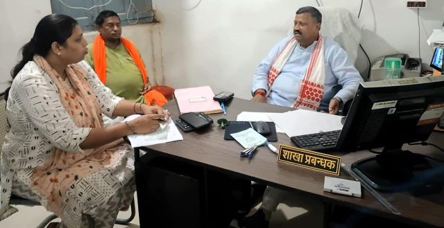 चेयरमैन डा. जगदीश सिंह पटेल ने किया जिला सहकारी बैंक अदलहाट शाखा का निरीक्षण