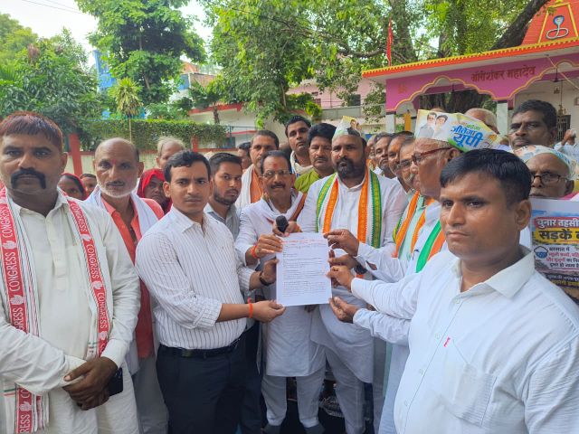 जन समस्याओं को लेकर कांग्रेस पदाधिकारियों ने एसडीएम को सौपा ज्ञापन