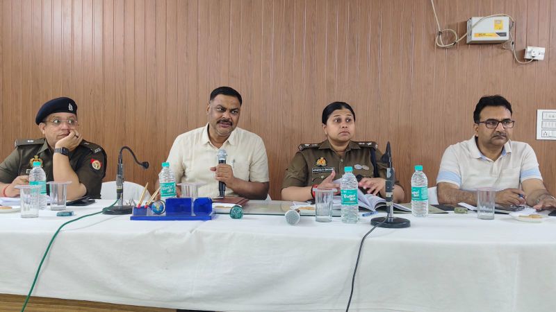 यूपीसीएल द्वारा निर्माणाधीन शौचालयो के पूर्ण न होने पर डीएम ने लगाई फटकार, 13 मार्च तक पूर्ण कर हैण्डओवर करने का दिया निर्देश