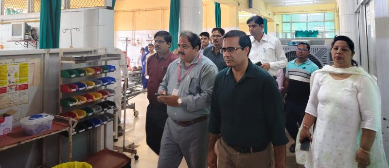 एनएचएम टीम ने किया मीरजापुर मंडलीय अस्पताल का निरीक्षण