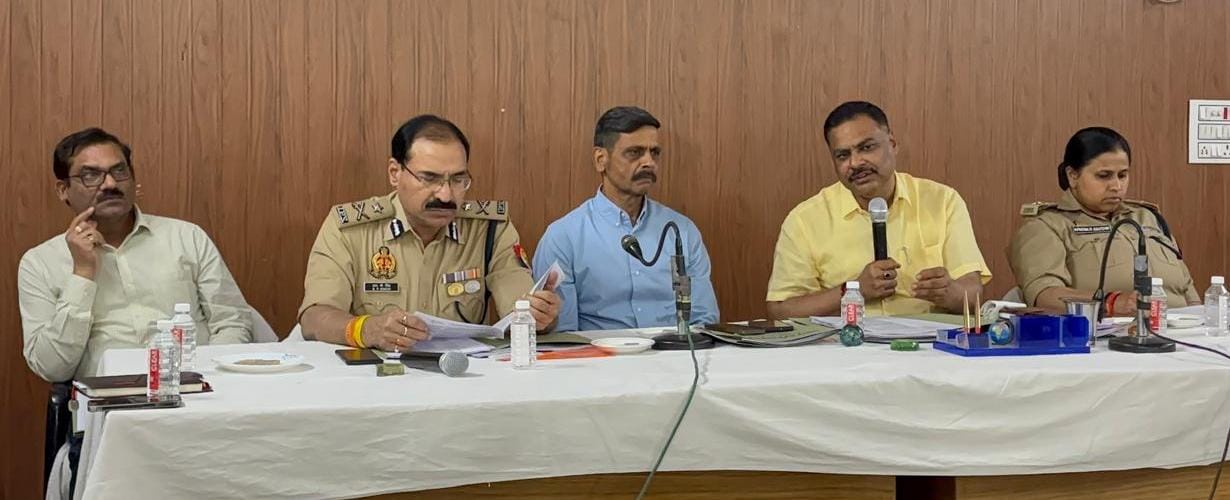 नवरात्र मेले में ड्यूटीरत अधिकारियो को मंडलायुक्त ने कराया जिम्मेदारियो का एहसास; कहा- निष्ठा के साथ करे ड्यूटी दायित्वो का करे निर्वहन