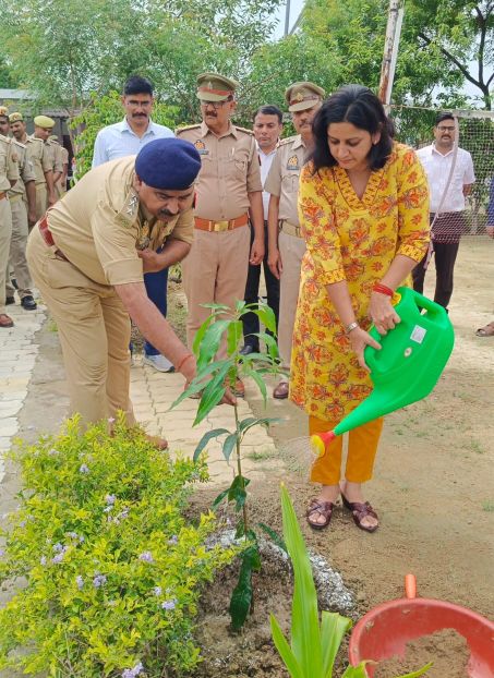 डीआईजी पूनम ने “एक पेड़ माँ के नाम” एवं वृक्षारोपण महाअभियान के तहत किया पौधरोपण