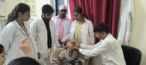 एपेक्स ट्रस्ट हॉस्पिटल में रोग प्रतिरोधक क्षमता व समरण शक्ति हेतु 13 बच्चों ने ली सुवर्णप्राशन खुराक