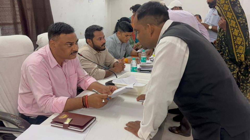 जनपद की सभी तहसीलों में आयोजित हुआ संपूर्ण समाधान दिवस, अधिकारियों ने सुनीं जनसमस्याएं