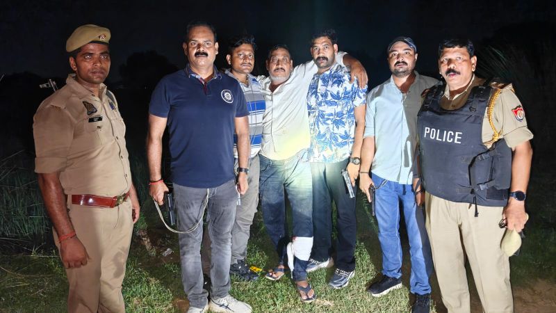 पटाखा फैक्ट्री विस्फोट मामले में 50 हजार का इनामी आरोपी मुठभेड़ में गिरफ्तार; पैर में लगी गोली, तमंचा-कारतूस और बाइक बरामद