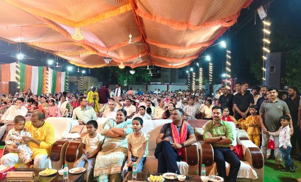 श्री कृष्ण जन्माष्टमी पर पुलिस लाइन मीरजापुर में डीएम-एसपी की उपस्थिति में हर्षोल्लास से भव्य सांस्कृतिक कार्यक्रम एवं भजन-कीर्तन का आयोजन