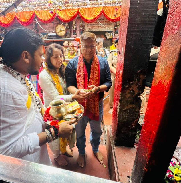 एडीजी जोन वाराणसी नवीन अरोड़ा ने सपरिवार किया मा विंध्यवासिनी का दर्शन