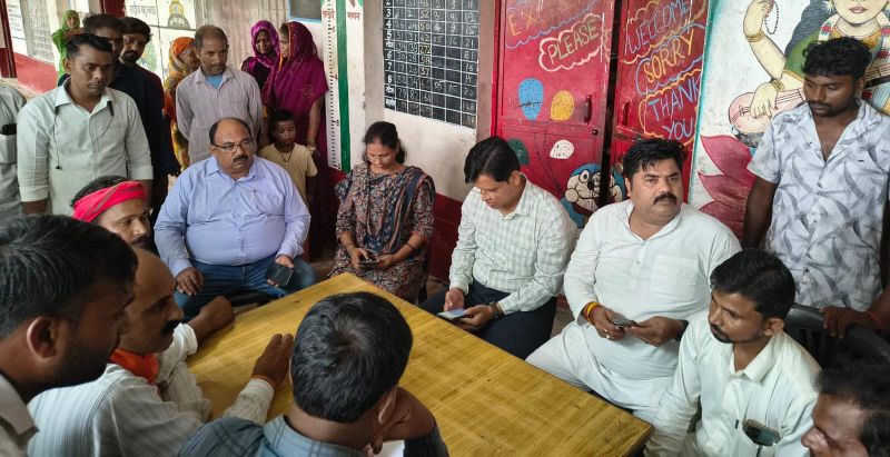 स्कूली बच्चो के साथ धरना प्रदर्शन मामले मे पूर्व सपा प्रत्याशी और 7 नामजद सहित अज्ञात के खिलाफ मुकदमा दर्ज