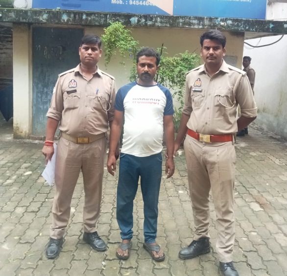 लालगंज पुलिस टीम द्वारा ₹ 25 हजार का ईनामिया शातिर अभियुक्त गिरफ्तार