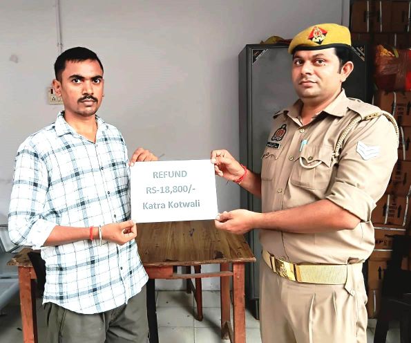 यूपीआई के माध्यम से पीएसी जवाश से साइबर ठगी की धनराशि ₹ 18,800/- को थाना को0कटरा साइबर सेल टीम द्वारा खाते में कराया गया वापस
