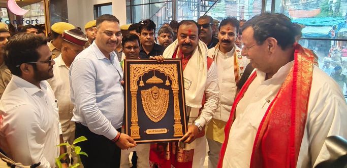 गड्ढा मुक्त अभियान के तहत प्रदेश व जनपद की समस्त सड़कों का प्राथमिकता पर कराया जाएगा मरम्मत: डिप्टी सीएम केशव प्रसाद मौर्य