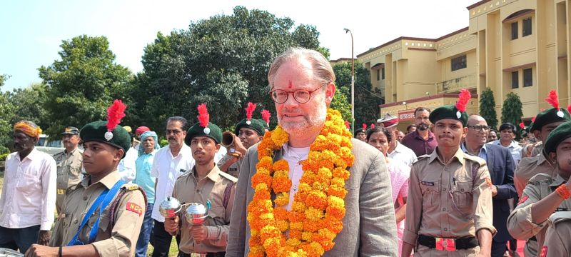 डेनमार्क के राजदूत ने मिर्जापुर में ग्रामीण जलापूर्ति योजना का समुदाय को किया हस्तांतरण