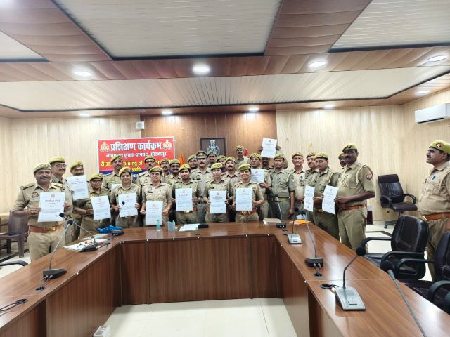 न्यायालय सुरक्षा में नियुक्त पुलिस अधिकारी/कर्मचारीगण को न्यायालय परिसर की सुरक्षा व्यवस्था सुदृढ़ रखने हेतु 14 दिवसीय विशेष प्रशिक्षण प्रदान किया गया