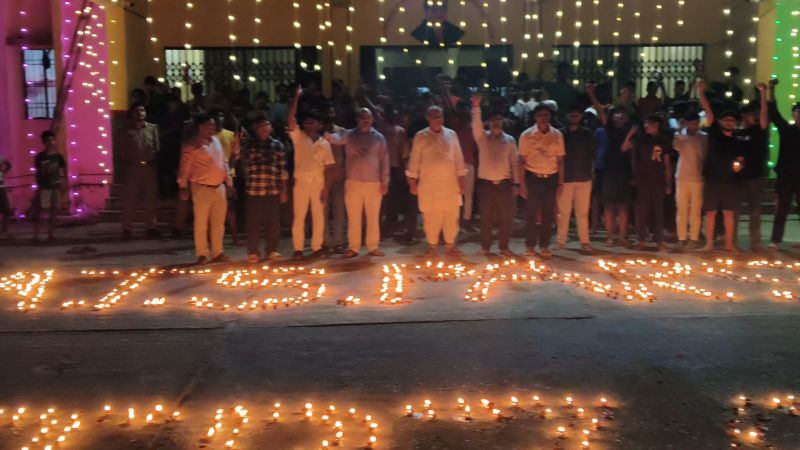 प्रधानमंत्री जी की स्वस्थ व दीर्घायु जीवन की कामना करते हुए दस हजार दीपो का प्रज्ज्वलन किया