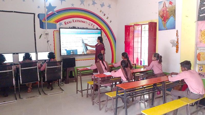 स्मार्ट क्लास संचालन मे मीरजापुर जनपद को मिला प्रथम स्थान; जिले में पहला स्मार्ट क्लास संचालन करने वाला विद्यालय था रानी कर्णावती