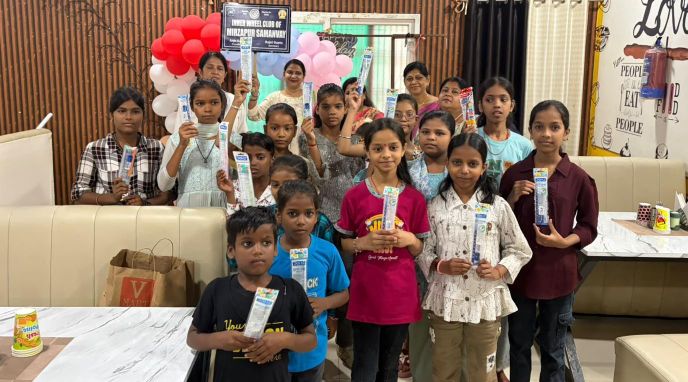 इनर व्हील क्लब समन्वय ने चंद्रदीप बस्ती के बच्चों के चेहरों पर बिखेरी खुशियां