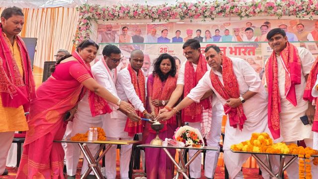 विकसित भारत संकल्प सभा एवं सेवा ज्योति यात्रा में उमड़ा कार्यकर्ताओं का जनसैलाब; विकसित भारत के निर्माण का संकल्प लेकर आगे बढ़ रहा देश: आकांक्षा सोनकर